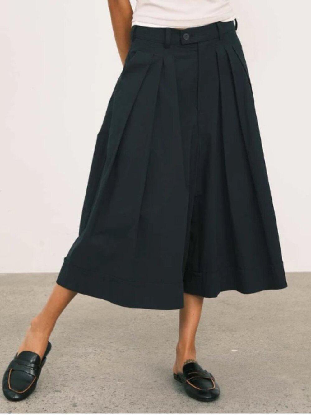 An Action A Day Pants Culottes L Navy Blue Pleats 100% Cotton Like New